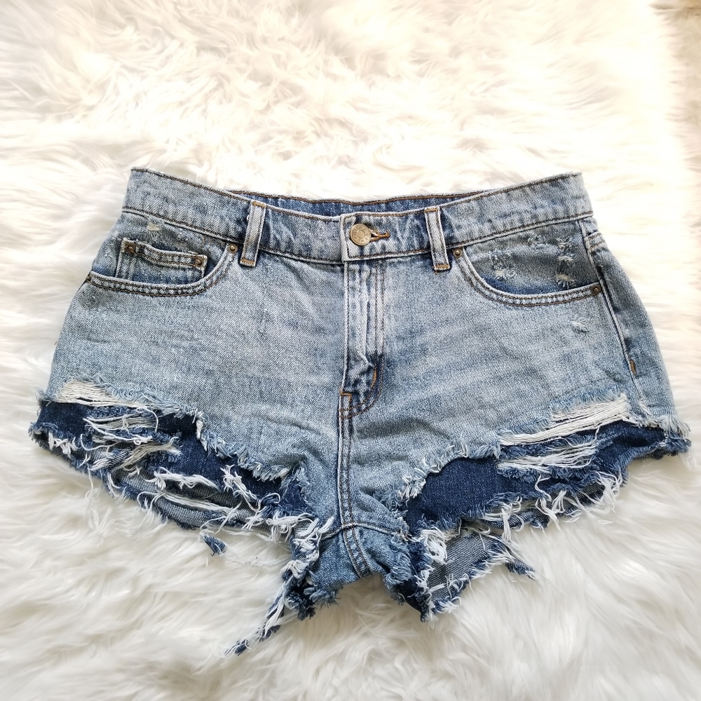UO BDG Boyfriend Short Low Rise Distressed